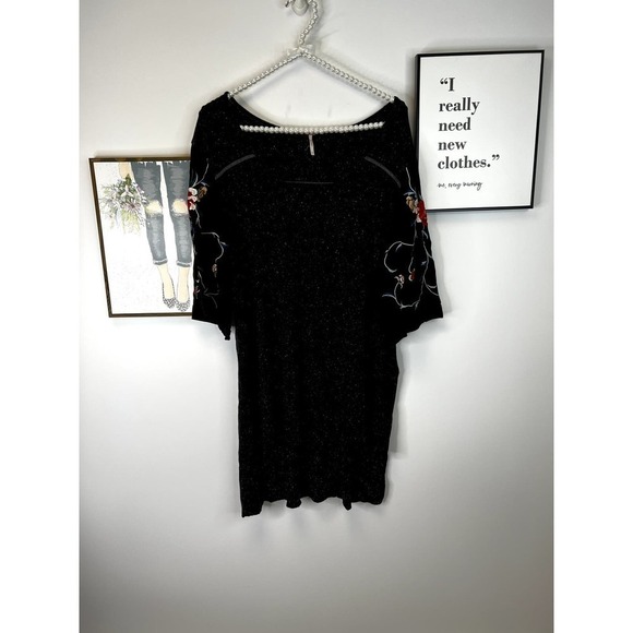 Free People Black Oversized Short Embroidered Sleeves Scoop Neck Tee SZ S - Picture 2 of 10